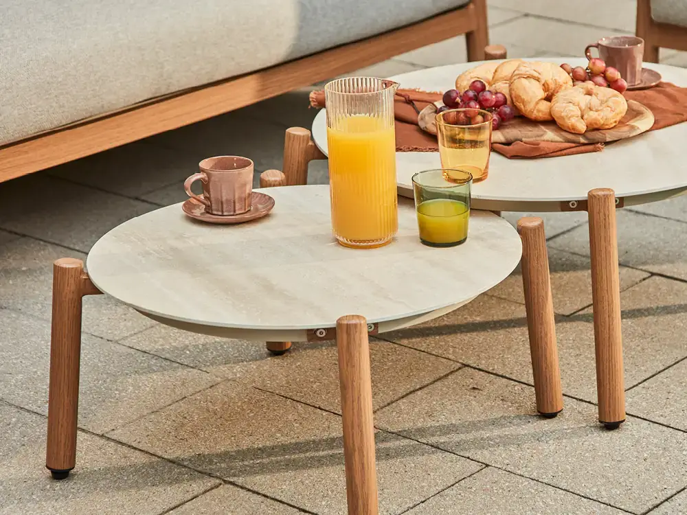 Duo de tables basses Namos grises avec pieds en bois naturel, Artovi.